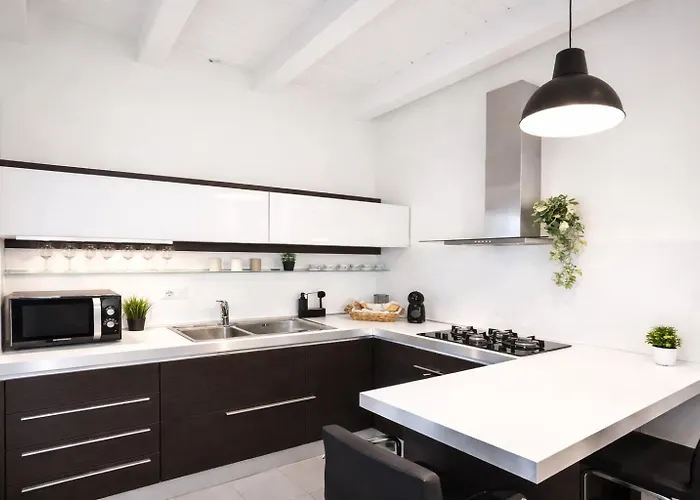 Nido Di Rossini アパート ペザロ